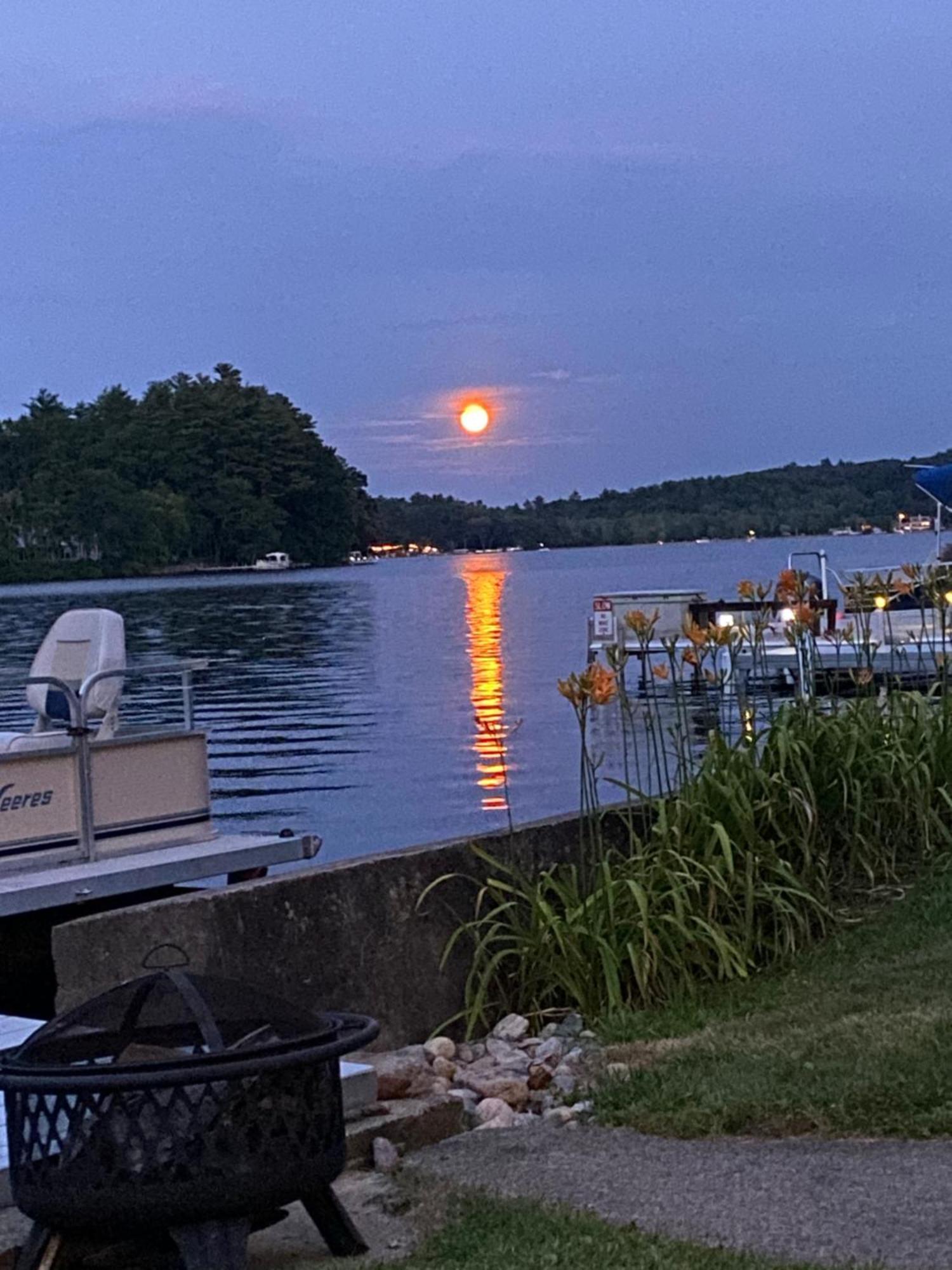 Attitash Waterfront W/ Private Dock Apartment Amesbury